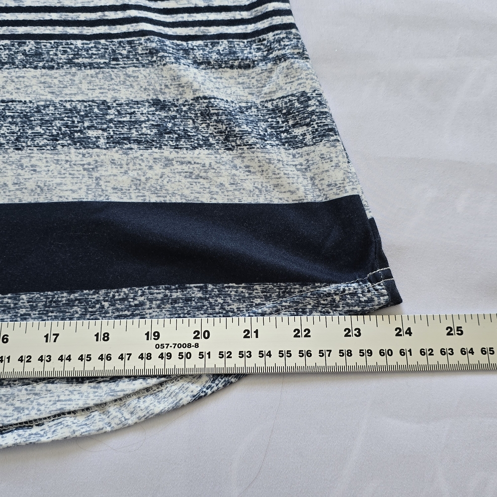 Blue and White Striped V-Neck Top Size XL - Picture 6 of 8